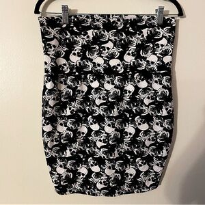 Skull and flower patterned Hot Topic Pencil Skirt